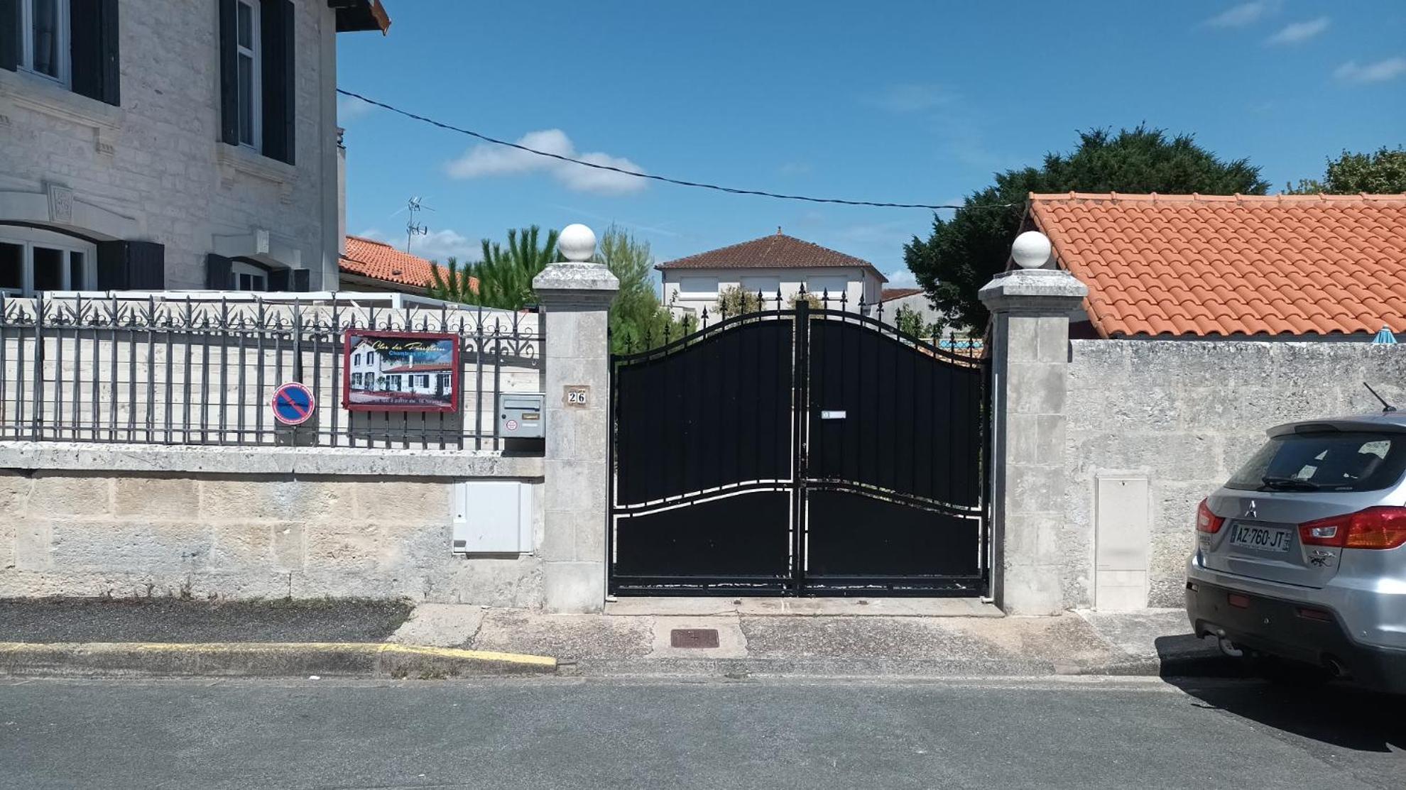 Le Clos Des Passiflores Понс Екстериор снимка